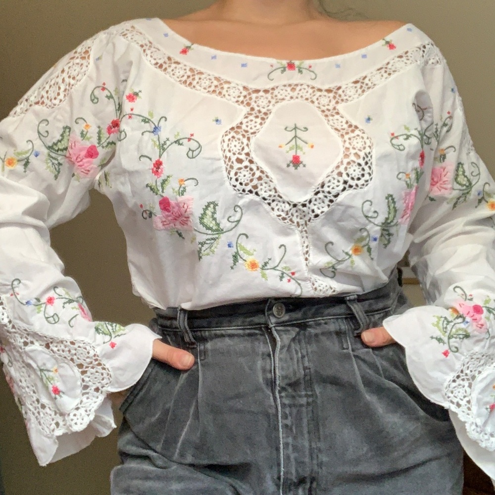 Beautiful off the shoulder blouse - Picture 3 of 10